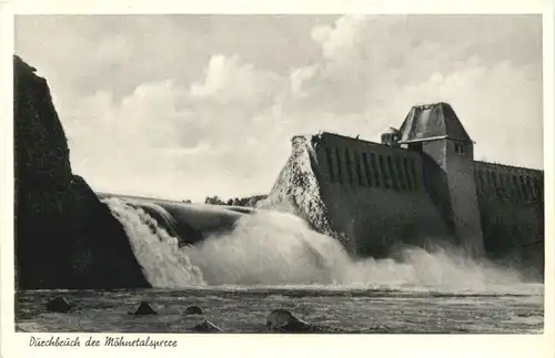 Durchbruch der Möhnetalsperre -667278