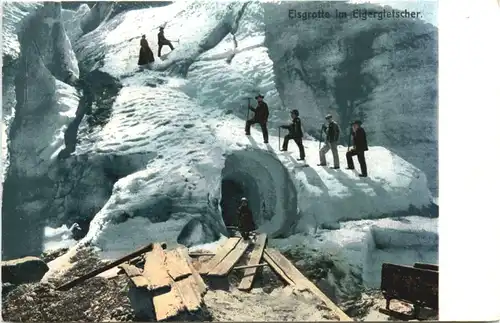 Eisgrotte im Eigergletscher -668216