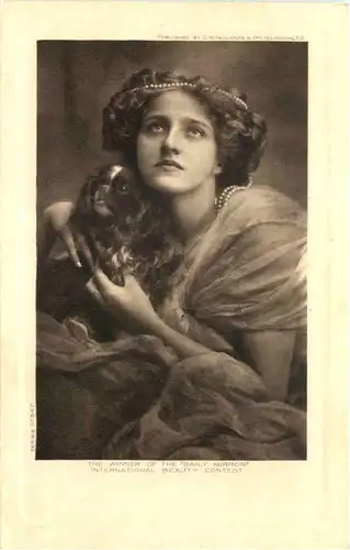 English Beauty Miss Ivy Lilian Close -668510