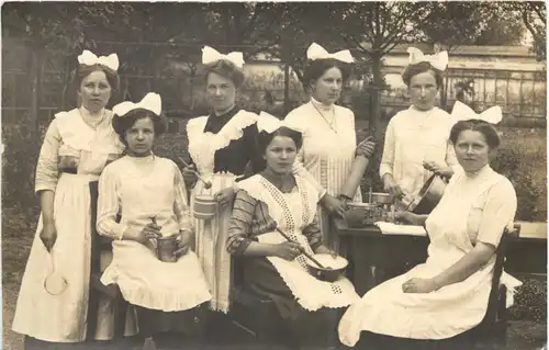 Frauen Bedienstete -668472