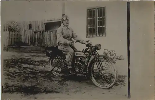 Mann auf Motorrad - Douglas -668576