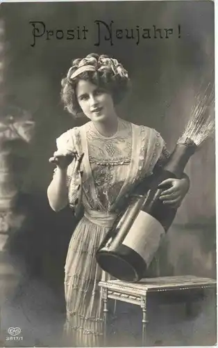 Frau mit Sektflasche -669728