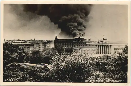Wien - Der brennende Justizpalast 1927 -669576