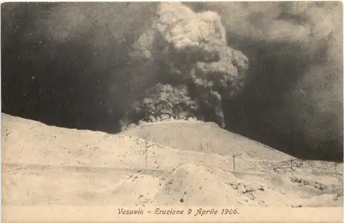 Napoli - Eruzione Vesuvio -669892