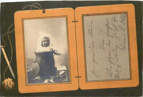 Kind im Korb -670418