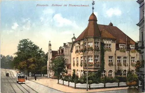 Dresden-Blasewitz - Rathaus im Blumenschmuck -671874