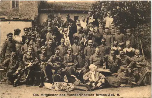 Mitglieder des Wandertheaters Armee-Abt A - Feldpost 30. Inf. Division -672850