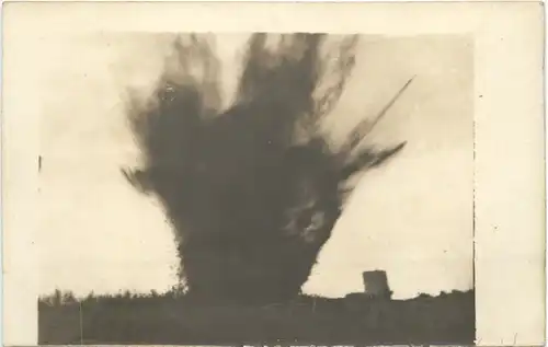 WW1 Explosion -672798