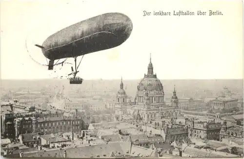 Der lenkbare Luftballon über Berlin -673300
