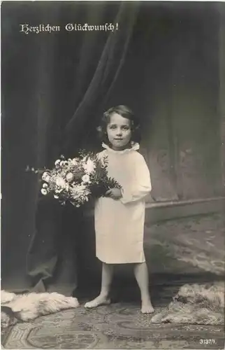 Kind mit Blumen -674598