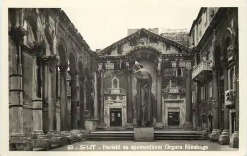 Split - Peristil sa spomenikom Grgura Ninskoga -675322
