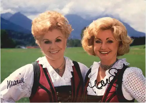 Maria und Margot Hellwig mit Autogramm -677632