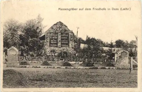 Massengräber auf dem Friedhofe in Duss - Feldpost 8. bayer Chev. Regiment -678326