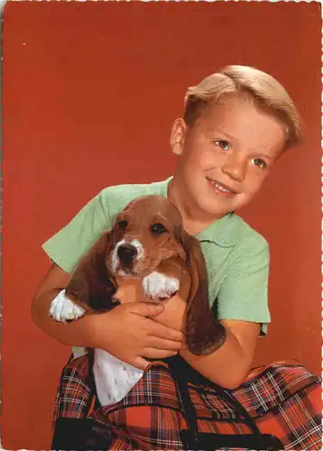 Kind mit Hund -680308