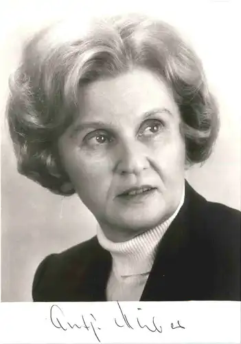 Antje Huber Bundesministerin -680272