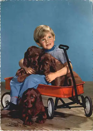 Kind mit Hund -680312