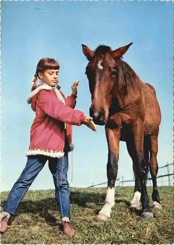 Kind mit Pferd -680306