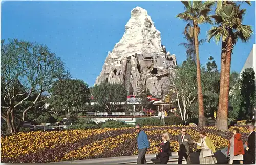 Disneyland - Matterhorn Mountain -680804