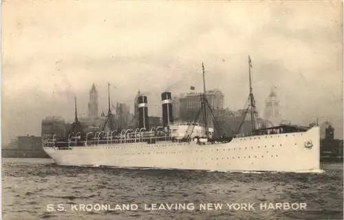 SS Kroonland leaving New York Harbour -681950