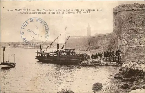 Marseille - Des Touristes debarquement -682380