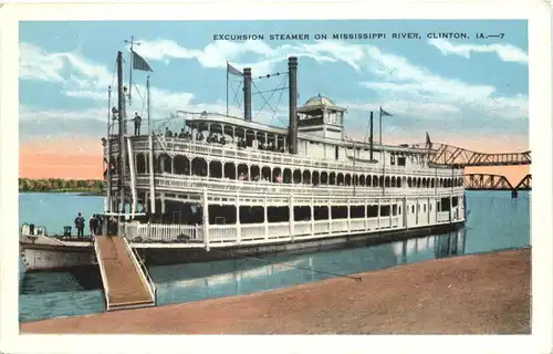 Clinton - Excurse Steamer on Mississippi River -682576