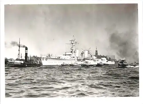 Hamburg - Kriegsschiff -682836