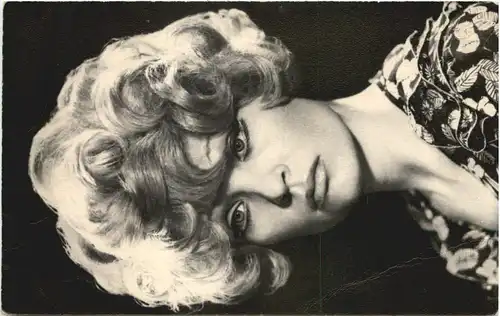 Schauspielerin Russland -684640