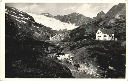 Sulzenau-Hütte im Stubaital -684680