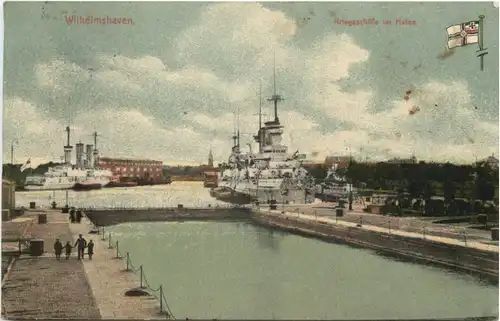 Wilhelmshaven - Kriegsschiffe im Hafen -685426