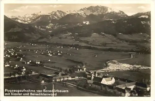 Benediktbeuern mit Kloster und Benediktenwand -548352