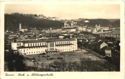 Passau, Blick auf Nibelungenhalle -548206