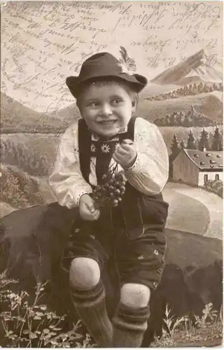 Kind in Tracht -686638