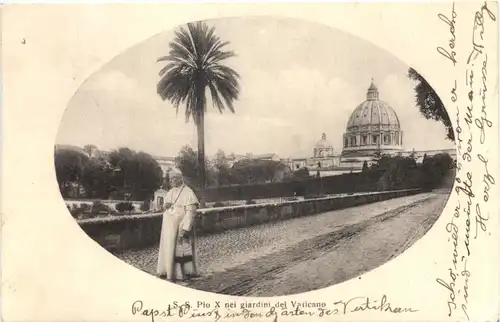 Pio X nei giardini del Vaticano -689420