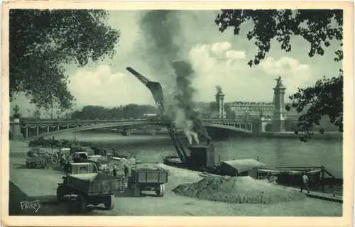 Paris - Vers le Pont Alexandre III -689886