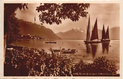 Au bord au quai a Montreux -690896