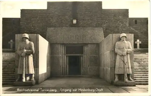 Reichsehrenmal Tannenberg - Eingang zur Hindenburg-Gruft -692568