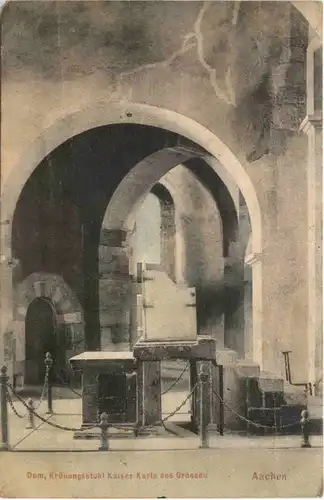 Aachen - Krönungsstuhl Kaiser Karls -695712