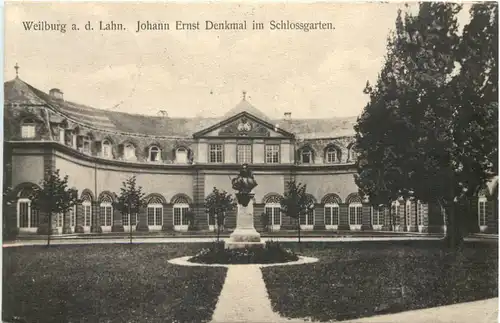 Weilburg an der Lahn - Johann Ernst Denkmal im Schlossgarten -695740