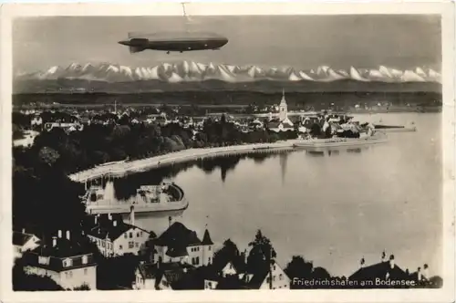 Freidrichshafen mit Zeppelin -696166