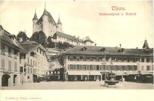 Thun - Rathausplatz und Schloss -697700
