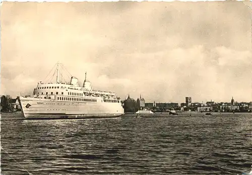 Fährschiff Sassnitz bei Rostock -699916