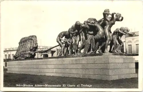 Buenos Aires - Monumento El Canto al Trabajo -701628