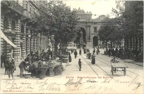Zürich - Bahnhofstrasse mit Bahnhof -701810