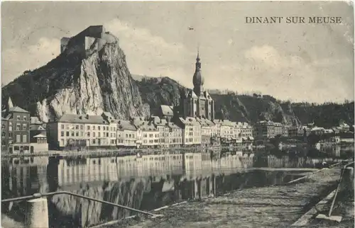 Dinant sur Meuse -702332