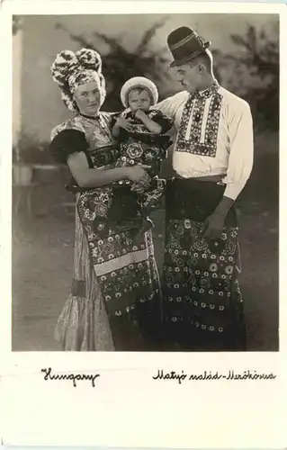 Hungary - Matyo Familie -704052