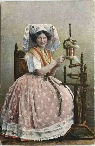 Spreewälderin am Spinnrad -704242