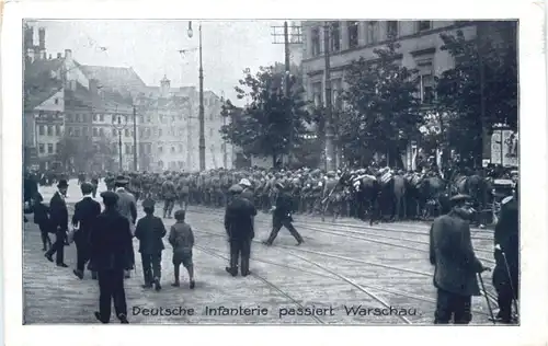 Deutsche Infanterie passiert Warschau -705786
