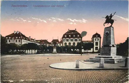 Saarbrücken - Ulanendenkmal und Schloss -708270