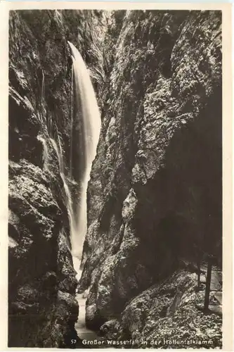 Grosser Wasserfall in der Höllentalklamm -710028