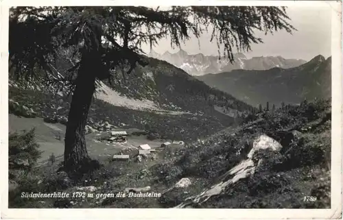 Südwienerhütte gegen die Dachsteine -710056
